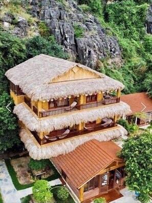 Family Room, 1 Bedroom, Balcony | Minibar, in-room safe, desk, soundproofing - Mua Caves Ecolodge (Hoa Lu)