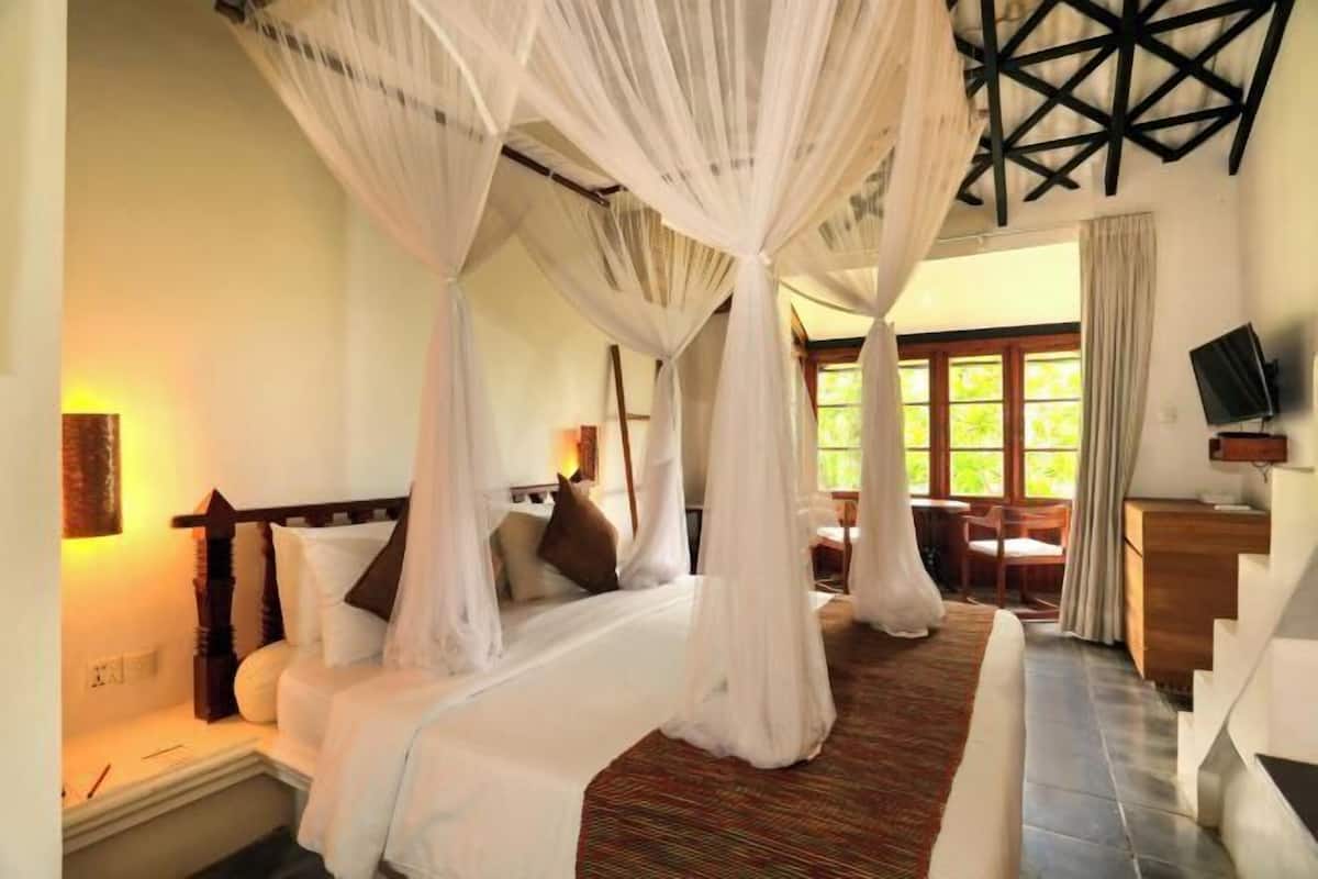 1 bedroom, premium bedding, minibar, in-room safe