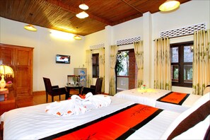 Family Room, Balcony