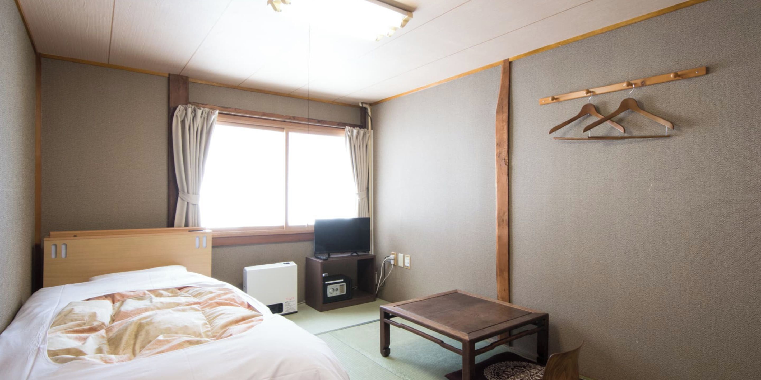 Quarto standard (Japanese Style, 6 tatami, No Wifi) | Cofres nos quartos