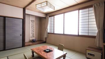 Chambre, non-fumeurs (EastWing, JP Style, No Wifi, 8 tatami) | Coffres-forts dans les chambres