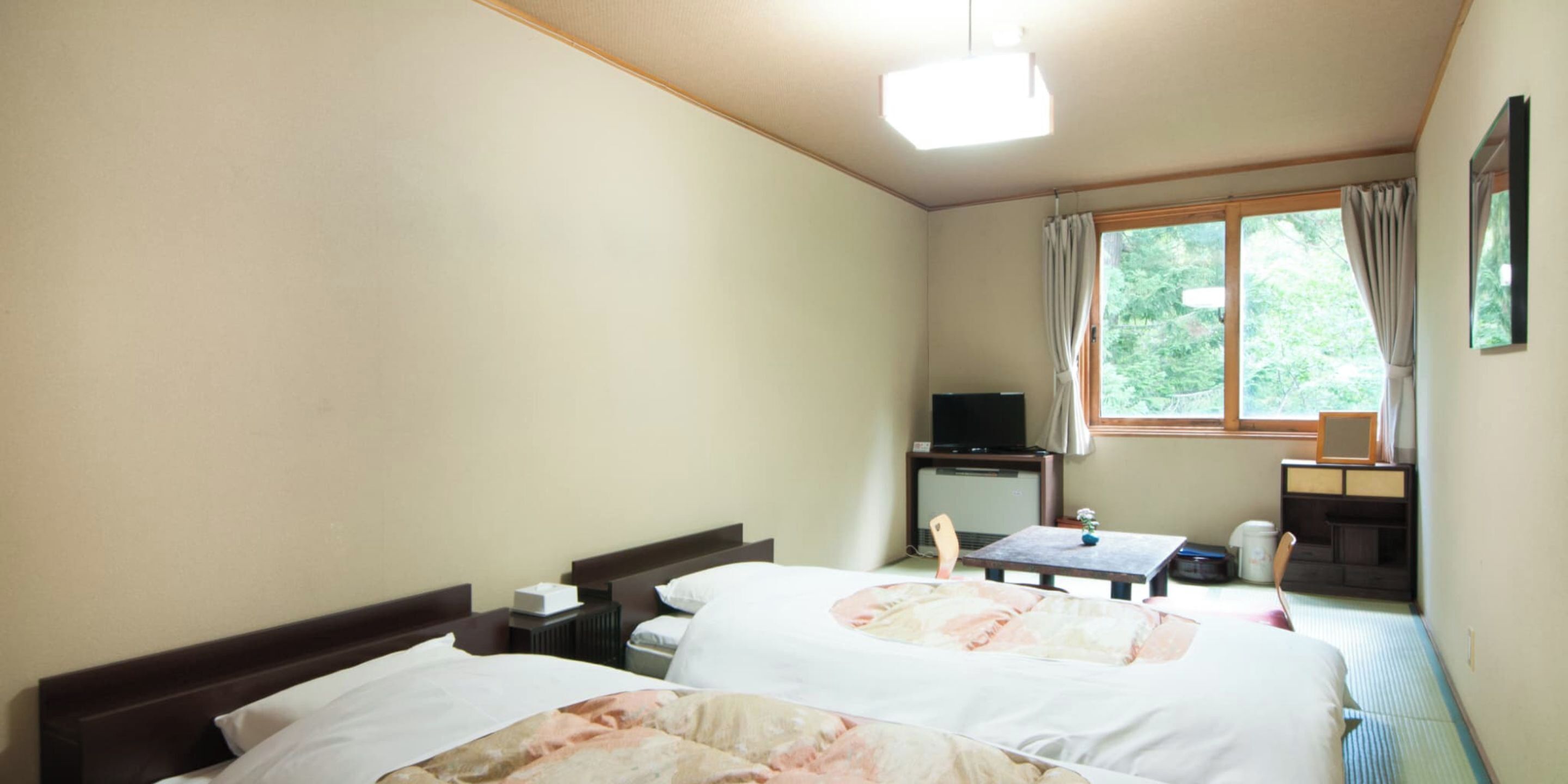 Quarto duplo superior (Japanese Style for 3 pax, No Wifi) | Cofres nos quartos
