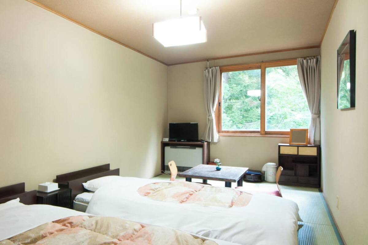 高級雙床房 (Japanese Style for 3 pax, No Wifi) | 客房內保險箱