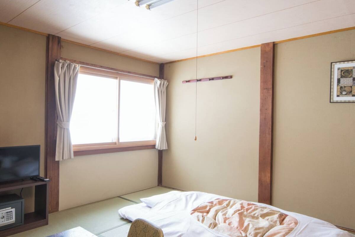標準客房 (Japanese Style, for 2 pax, No Wifi) | 客房內保險箱