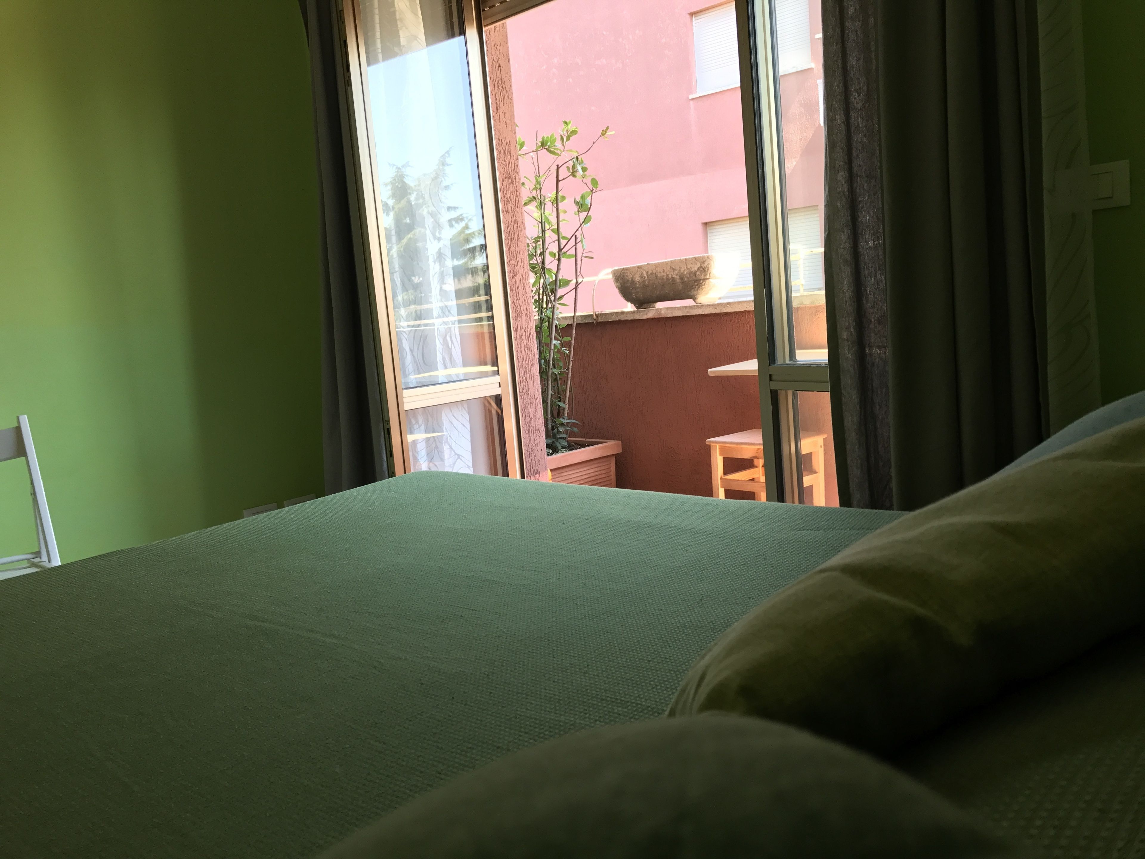 Double Room, 1 Double Bed | In-room safe, desk, soundproofing, iron/ironing board