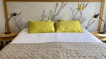 Suite (Sunny Suite) | 1 dormitorio, ropa de cama de alta calidad, escritorio y cortinas opacas