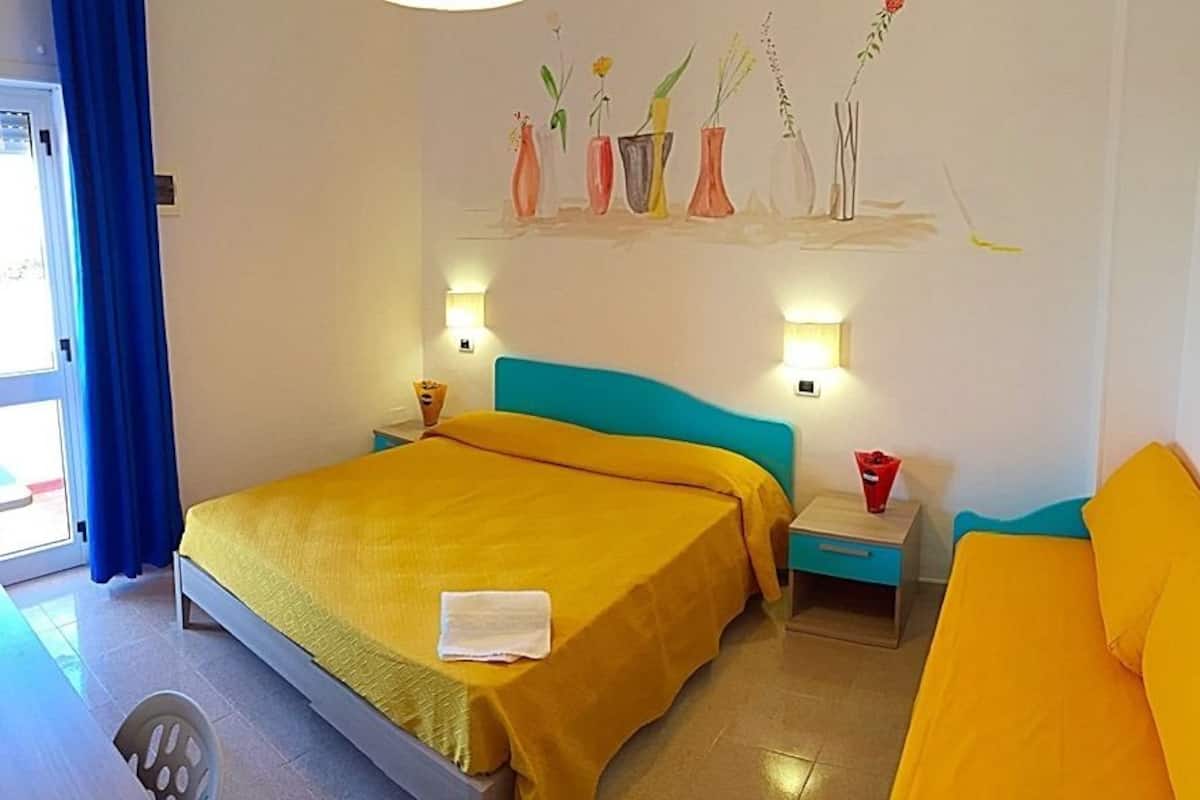 Minibar, két bảo mật tại phòng, bàn