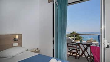 Triple Room | Soundproofing, free cots/infant beds, free WiFi