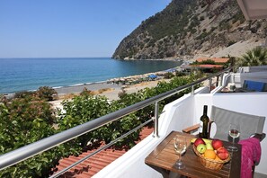 Soundproofing, free cribs/infant beds, free WiFi - Calypso Hotel (Sfakia)