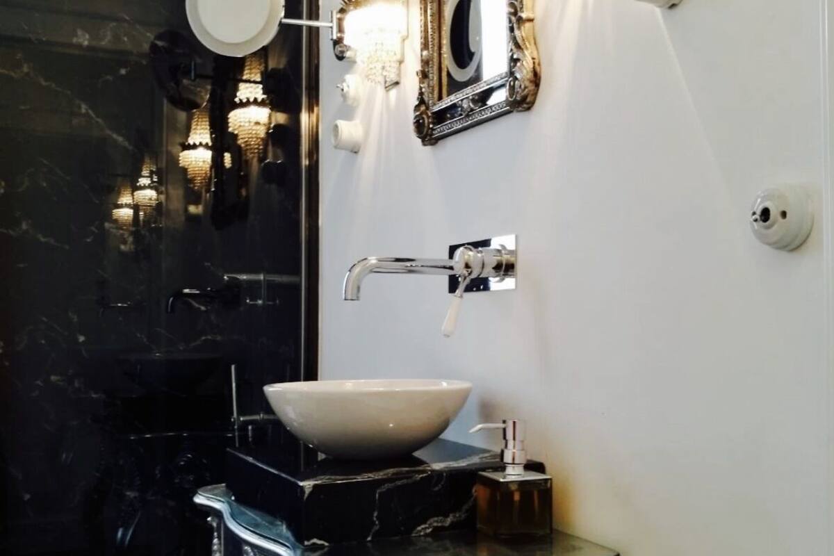 suite quadruple | bathroom | shower, free toiletries, hair dryer, bidet