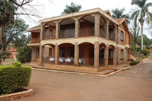 Front of property - Cool Breeze Hotel Jinja (Jinja)