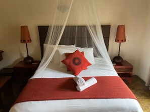 Escrivaninha, Wi-Fi de cortesia, roupa de cama