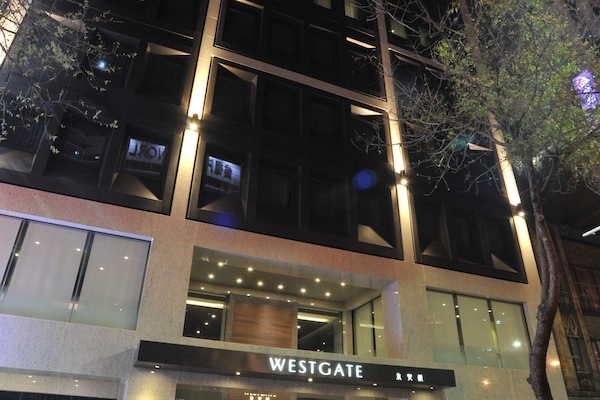 Façade de lâhĂ©bergement - soirĂ©e/nuit