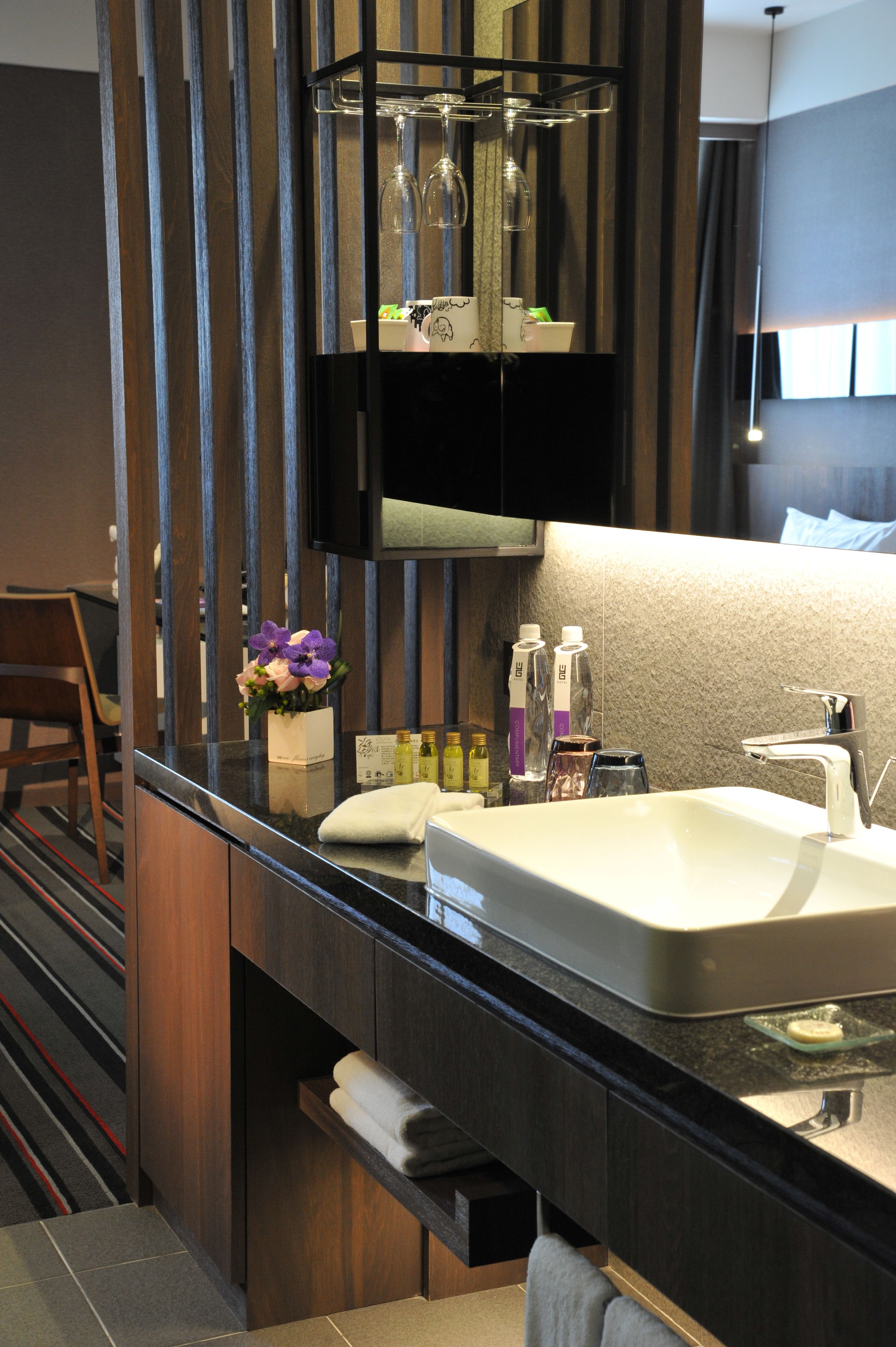 premier double room, 1 double bed, city view | bathroom sink