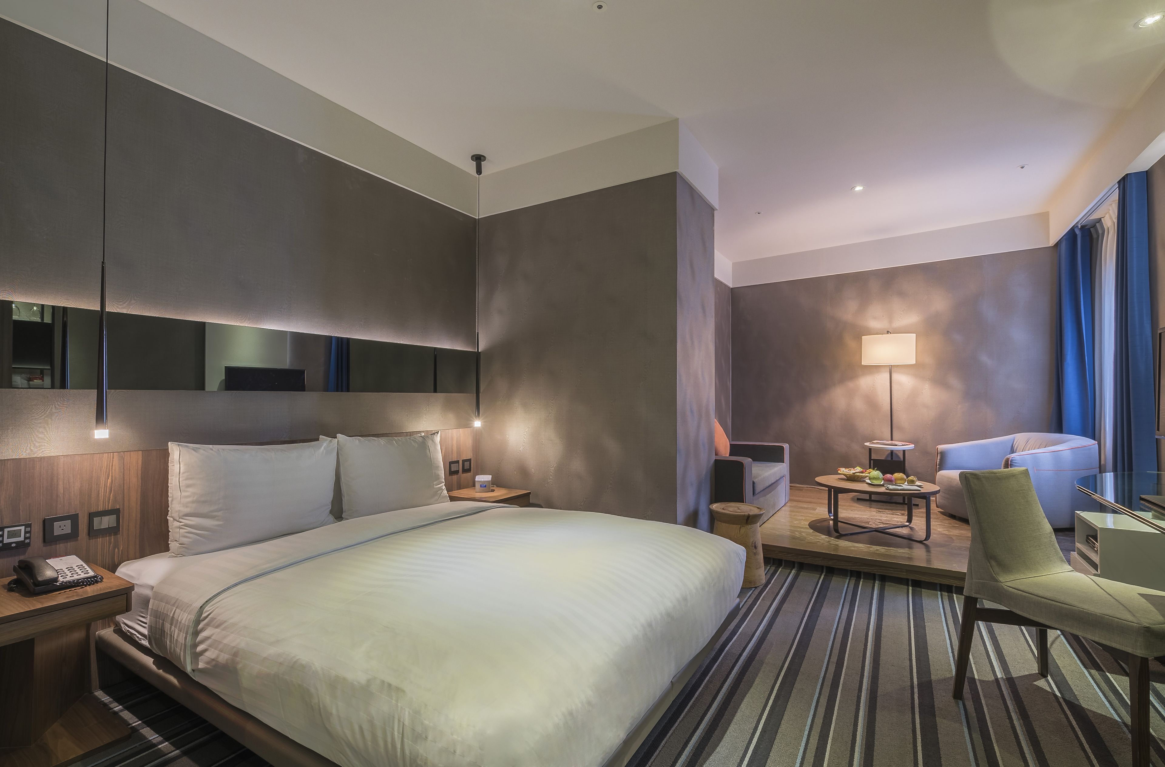 Executive suite, 1 tweepersoonsbed | Donzen dekbedden, een kluis op de kamer, een bureau