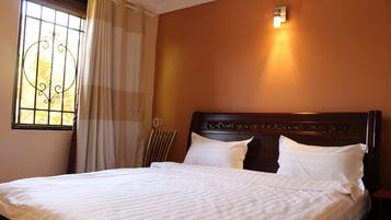 Suite | Desk, free WiFi