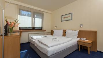 Standard Double Room, 1 Bedroom, Mountain View | Minibar, desk, bed sheets, wheelchair access