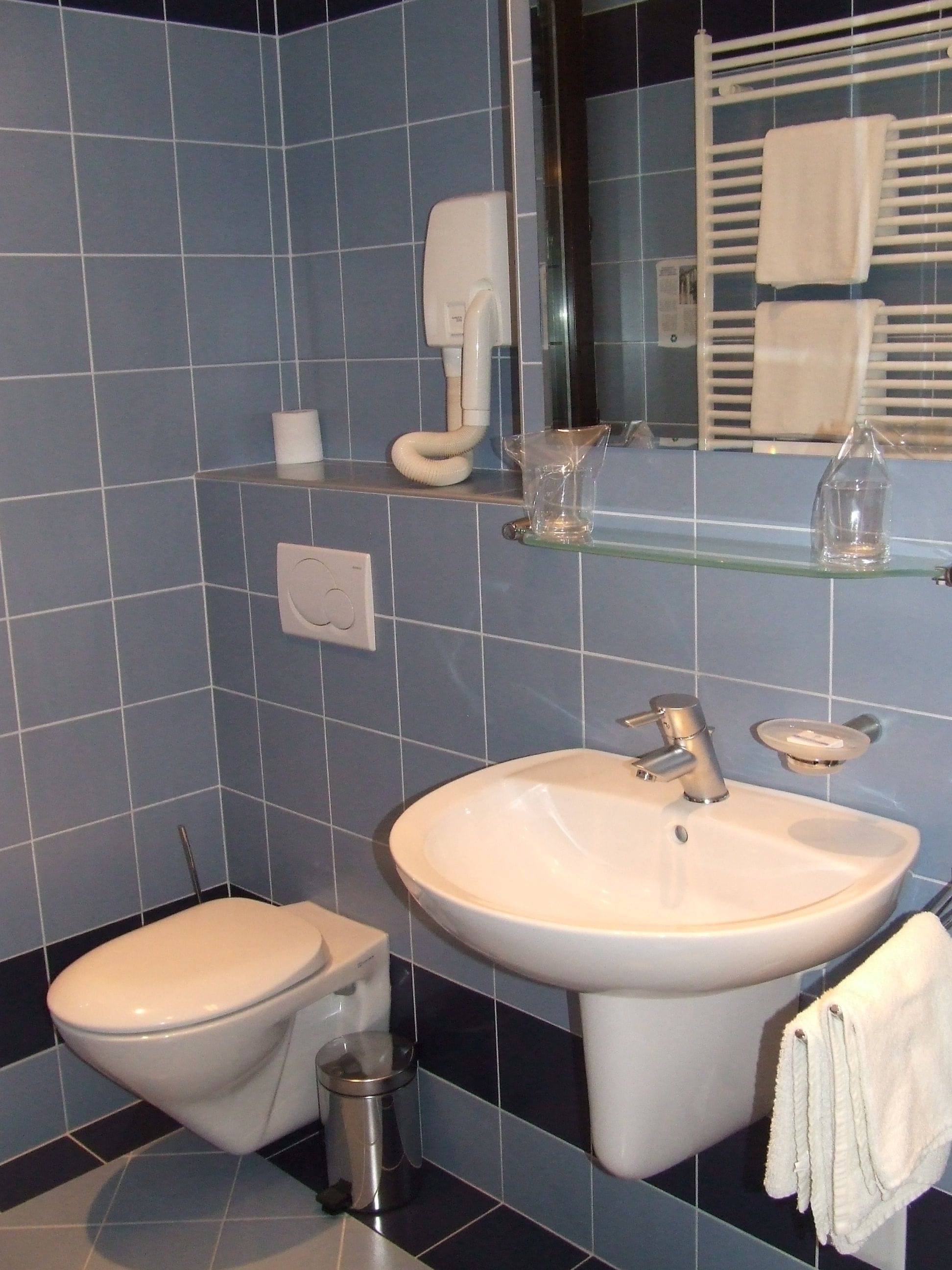 standard double room, 1 bedroom, mountain view | bathroom | shower, free toiletries, hair dryer, towels
