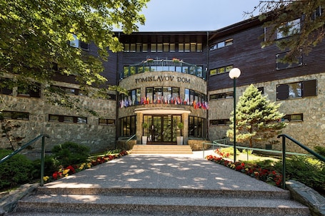 Property entrance. Hotel Tomislavov Dom