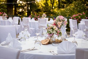 Outdoor wedding area - Hotel Tomislavov Dom (Zagreb)