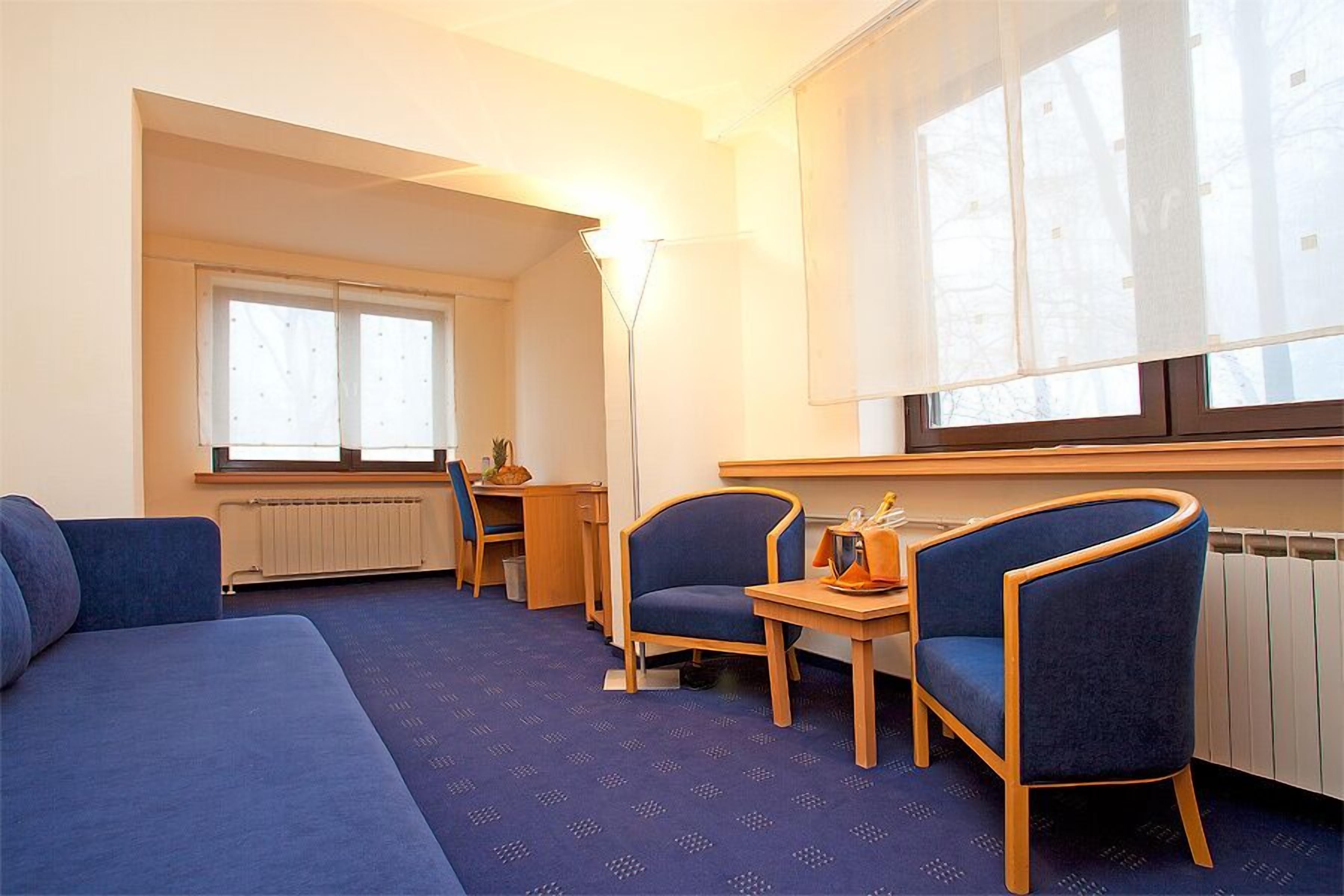 comfort double or twin room, 1 bedroom, mountain view | minibar, desk, bed sheets, wheelchair access