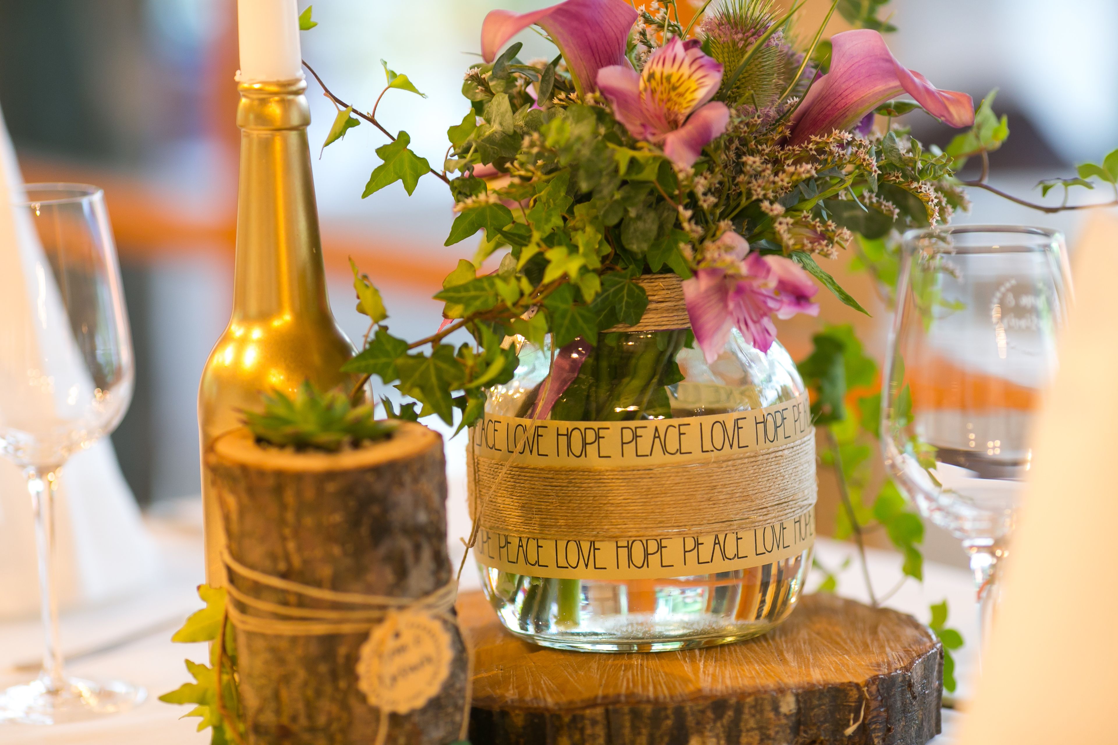 供应早餐、午餐和晚餐