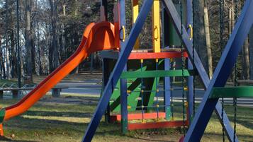 Children’s play area – outdoor