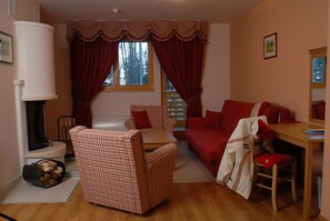 Apartment, 1 Bedroom, Balcony | Living area