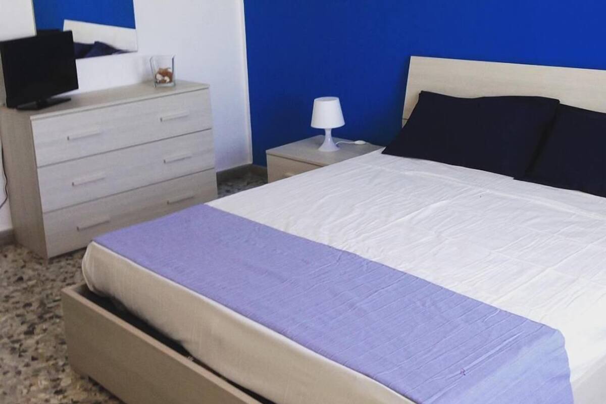 Premium bedding, free cots/infant beds, rollaway beds, free WiFi