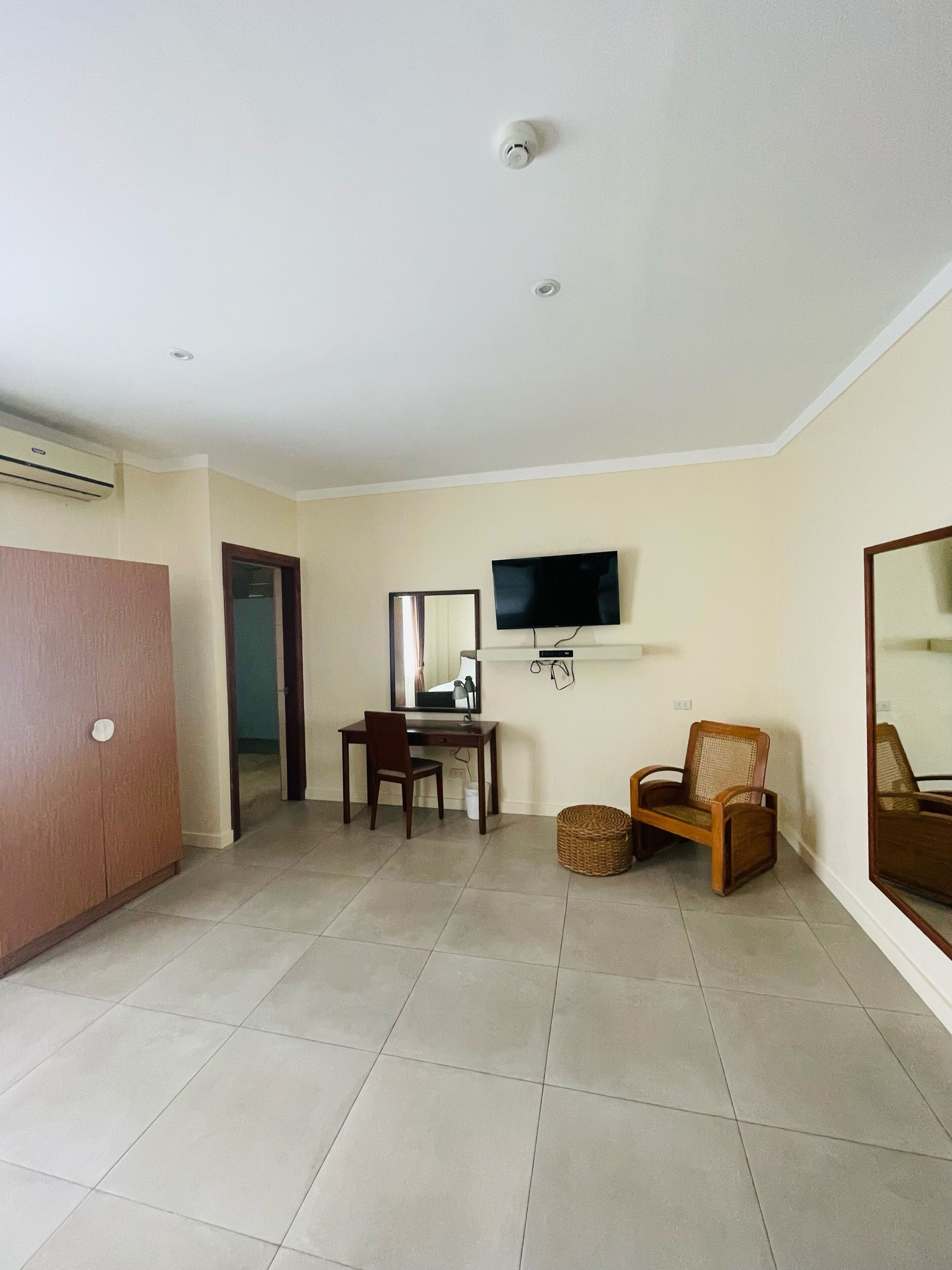 superior room | minibar, in-room safe, desk, blackout curtains