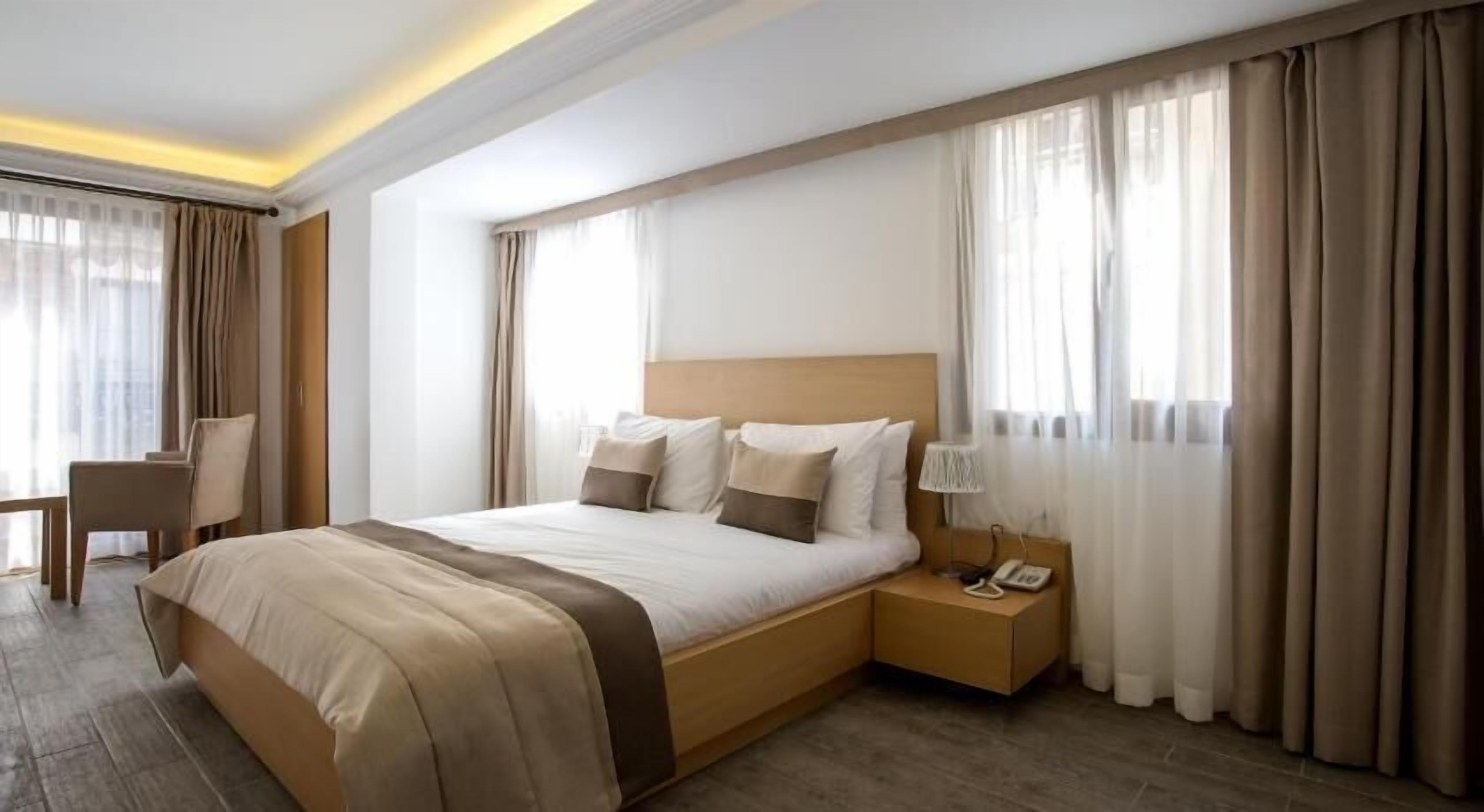 Free minibar items, in-room safe, desk, soundproofing