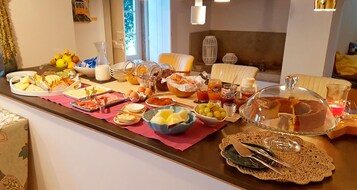 Café da manhã continental grátis todos os dias