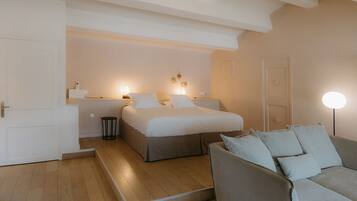 Premium Suite | Peti besi dalam bilik, dihias secara berasingan