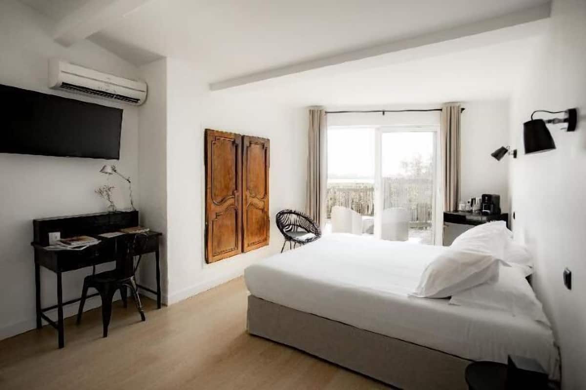 In-room safe, individually decorated, blackout drapes, soundproofing