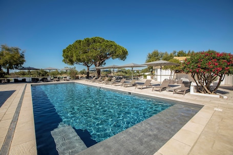 Outdoor pool, sun loungers