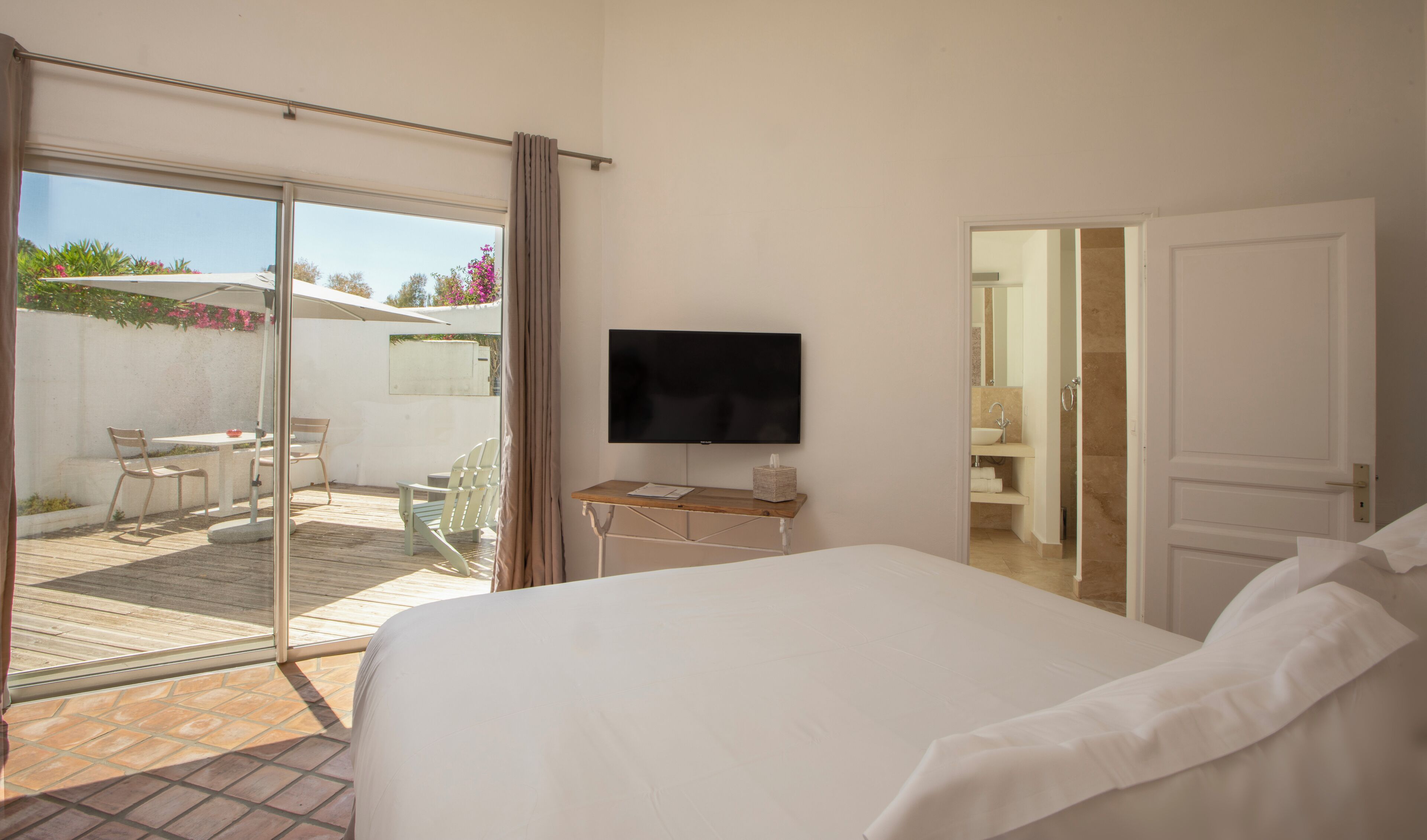 In-room safe, individually decorated, blackout drapes, soundproofing