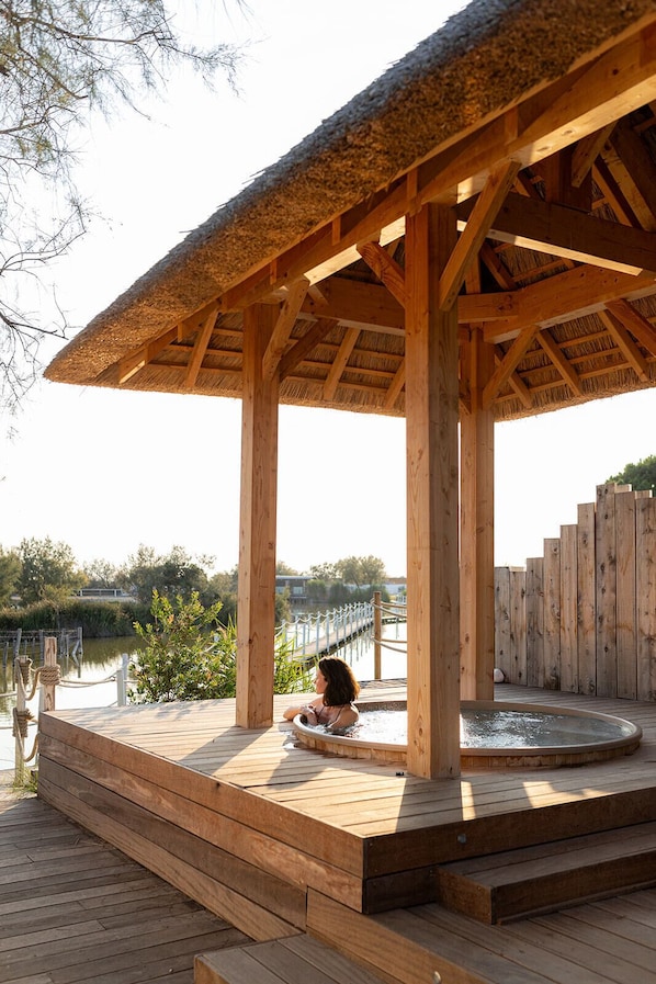 Sauna, Körperbehandlungen, Ganzkörperwickelbehandlung, Körperpeelings