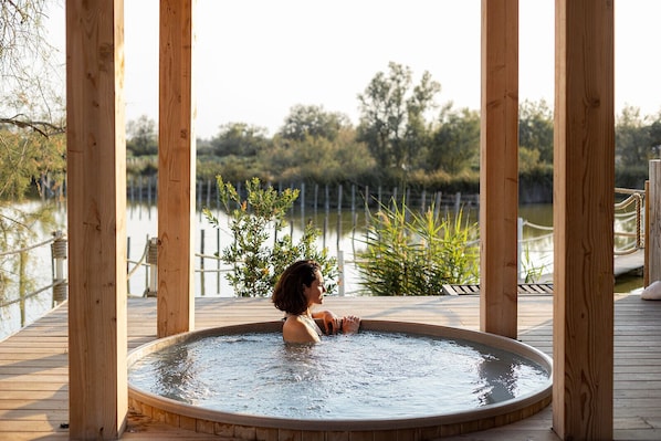 Sauna, body treatments, body wraps, body scrubs, facials