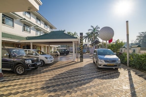 Porch - Golf View Hotel & Suites (Aluva)