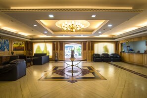 Interior entrance - Golf View Hotel & Suites (Aluva)
