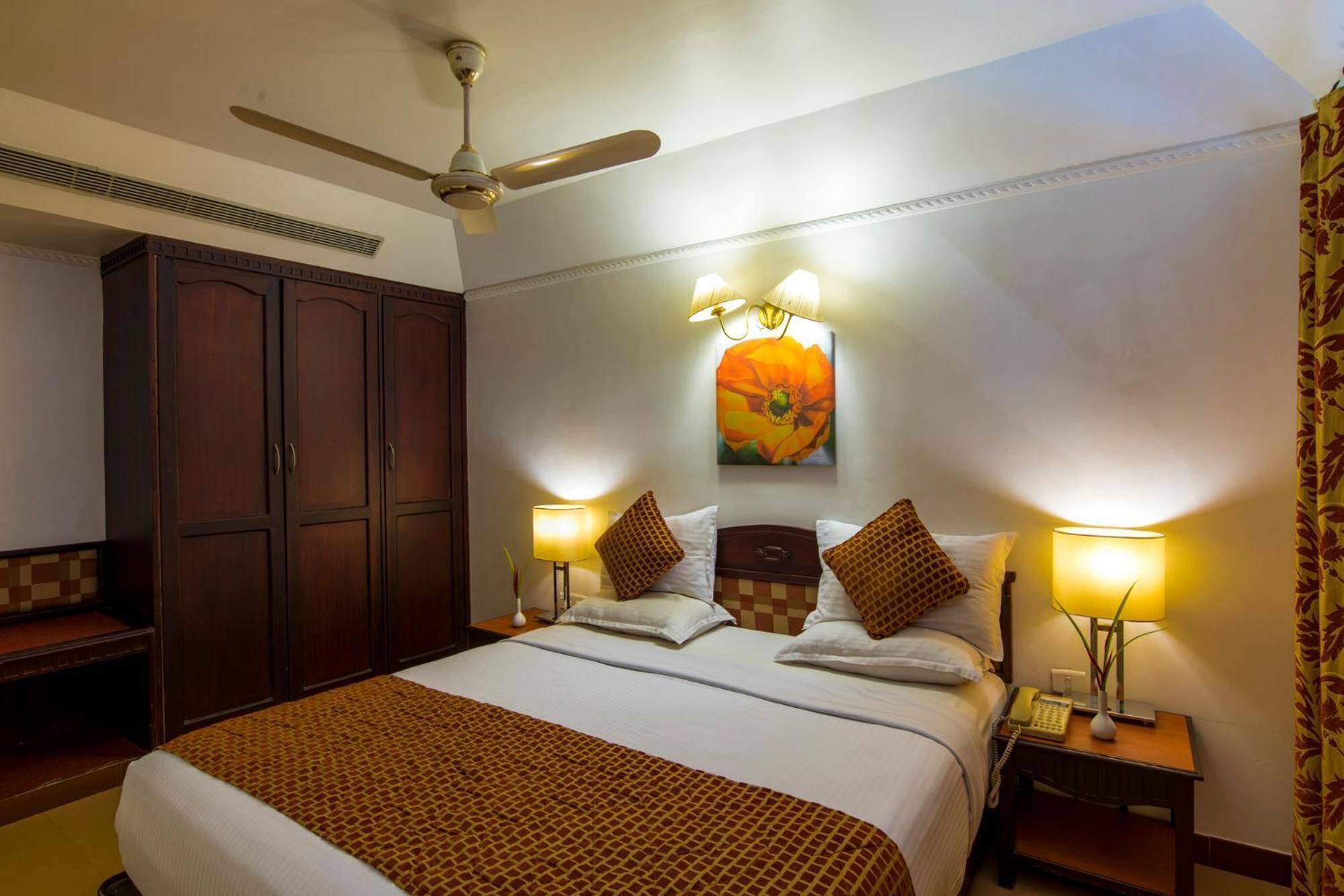 Minibar, in-room safe, desk, soundproofing