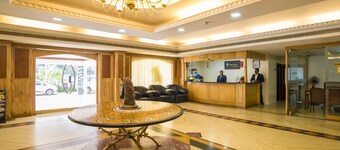 Golf View Hotel & Suites