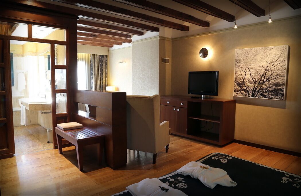 Minibar, in-room safe, desk, blackout curtains