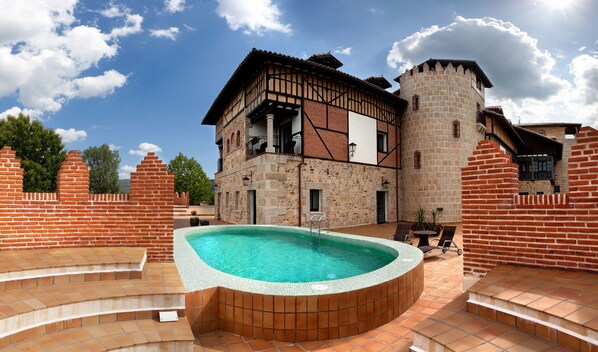 Indoor pool, seasonal outdoor pool