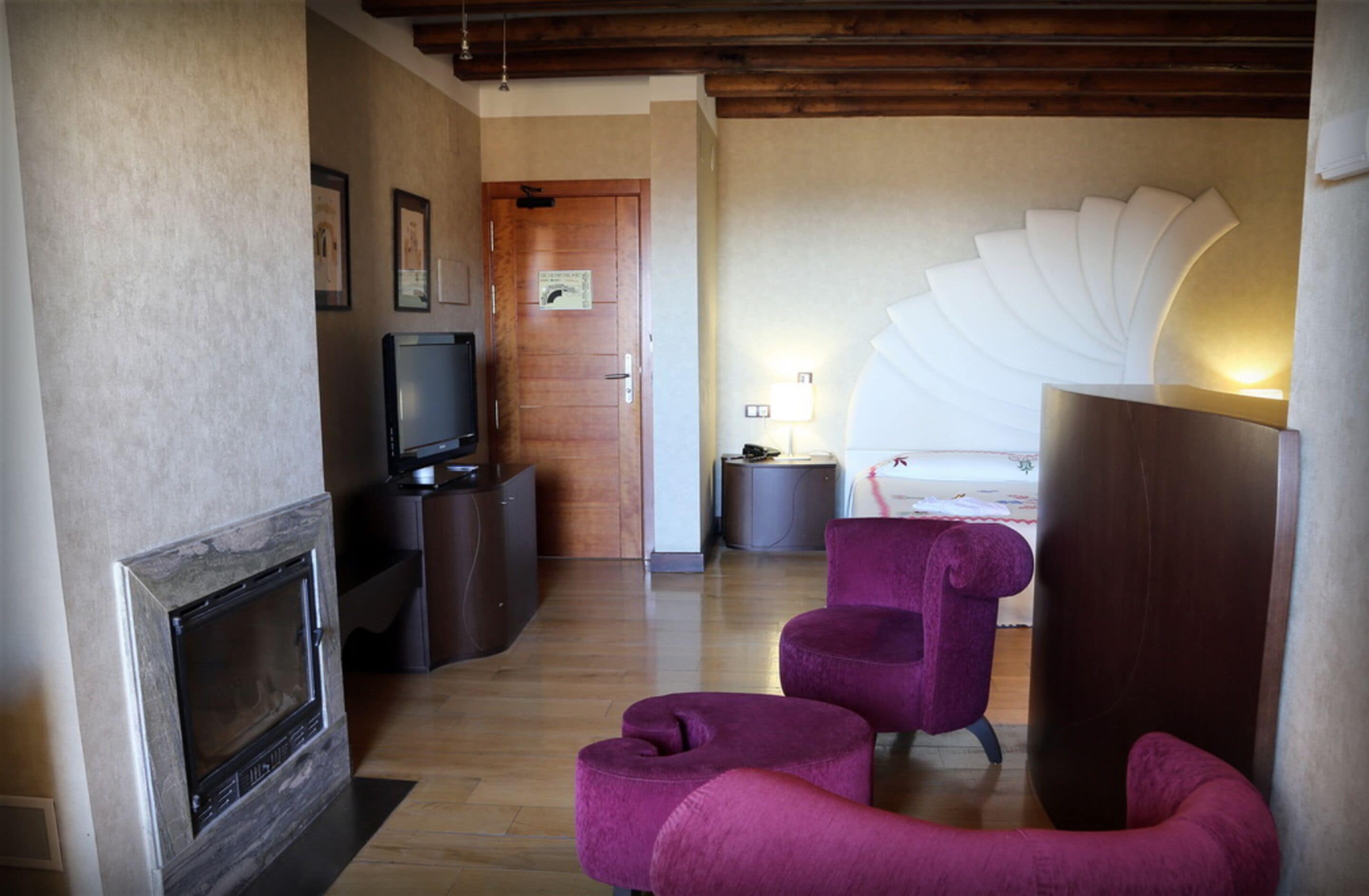 junior suite, terrace | minibar, in-room safe, desk, blackout curtains