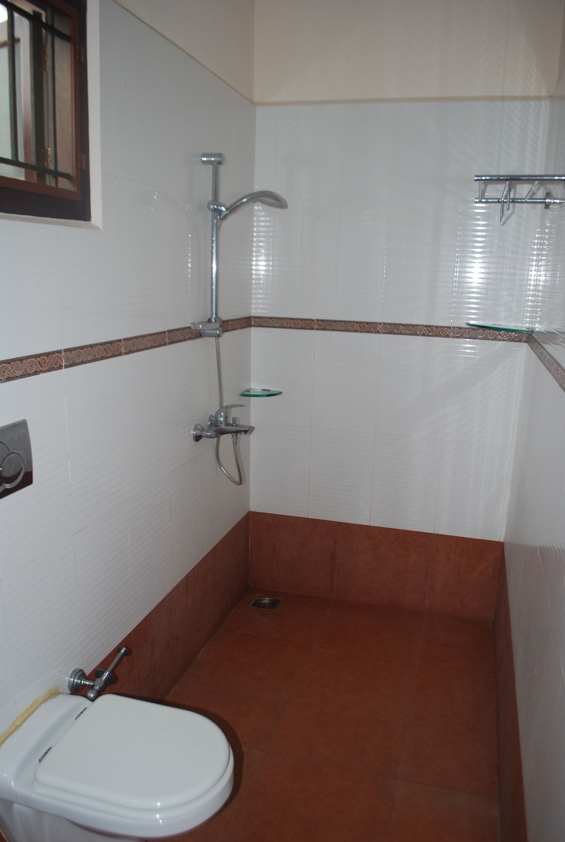 shower, rainfall showerhead, free toiletries, towels