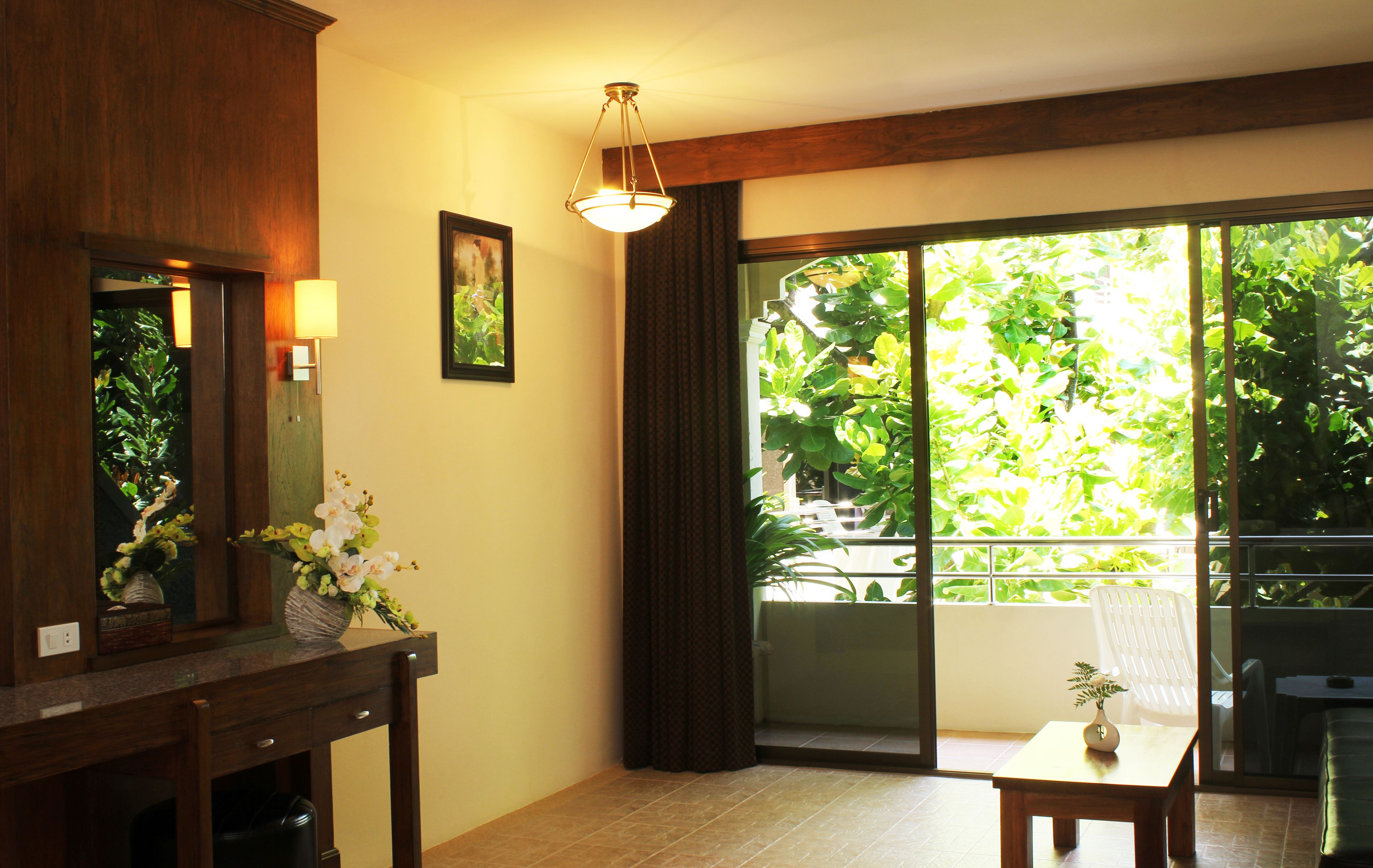 Deluxe Room | Living area