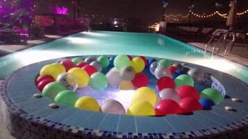 Kolam renang outdoor