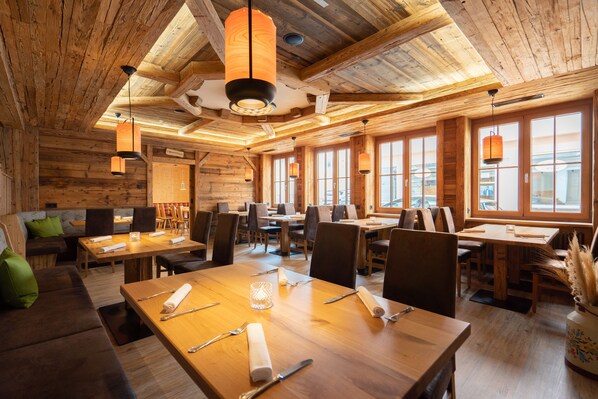 Lunch and dinner served, German cuisine