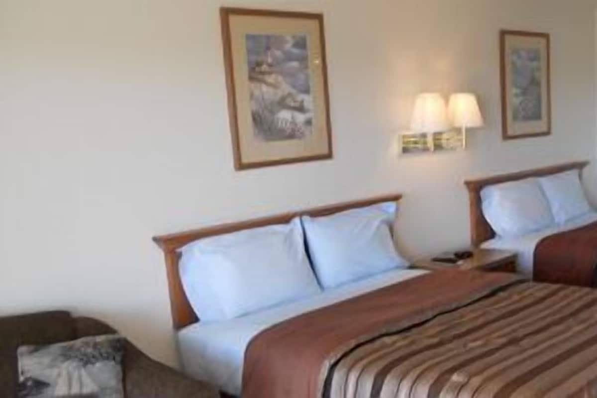 Classic Room, 2 Queen Beds | Iron/ironing board, free WiFi, bed sheets